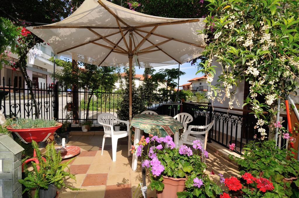 Rodon Apartments - S Avdimioti Nea Roda Luaran gambar