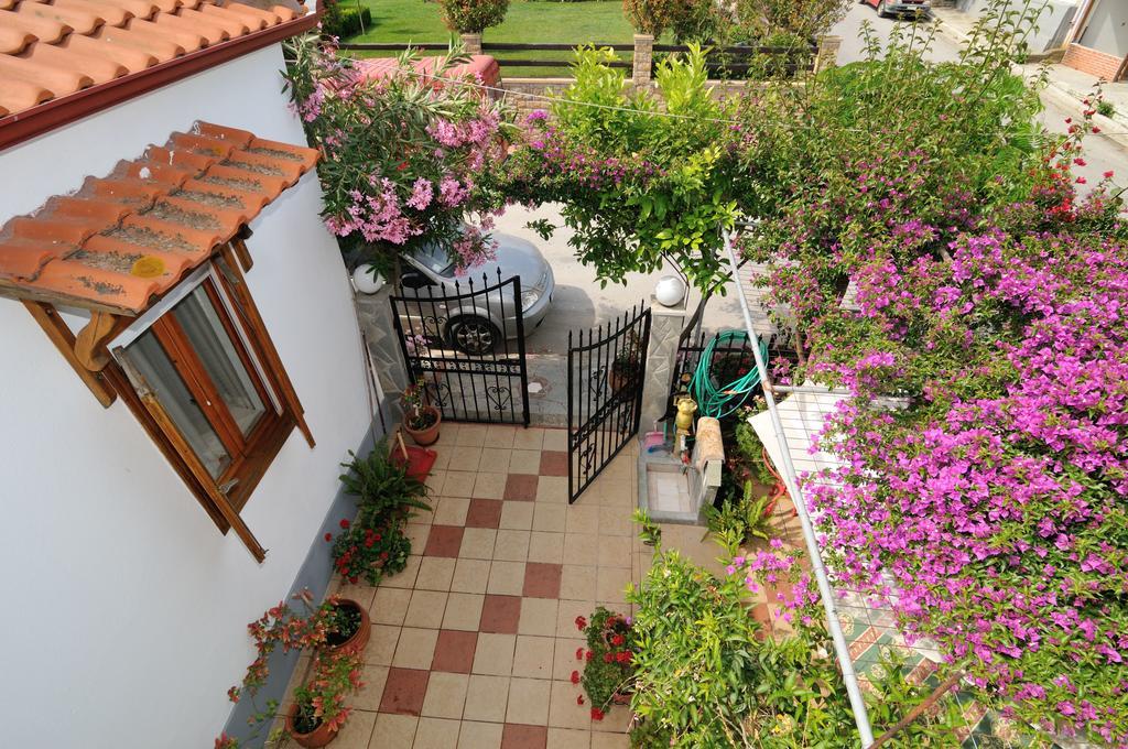 Rodon Apartments - S Avdimioti Nea Roda Luaran gambar