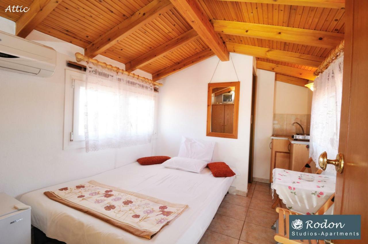 Rodon Apartments - S Avdimioti Nea Roda Luaran gambar